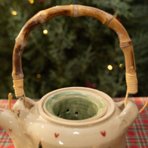 إبريق عيد بين الأشجار وكُبّاياته - Image 2